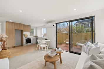 1/437  Worcester Street, Linwood