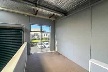 COMPACT CONNECTED WAREHOUSE  90M²
