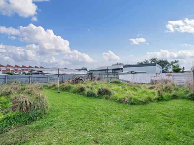 16 Lowe Street, Avenal