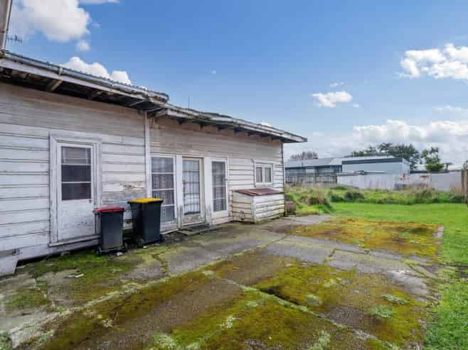 16 Lowe Street, Avenal