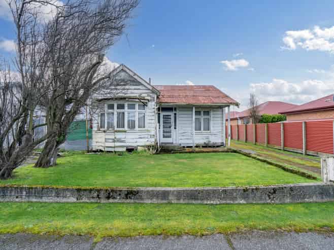 16 Lowe Street, Avenal