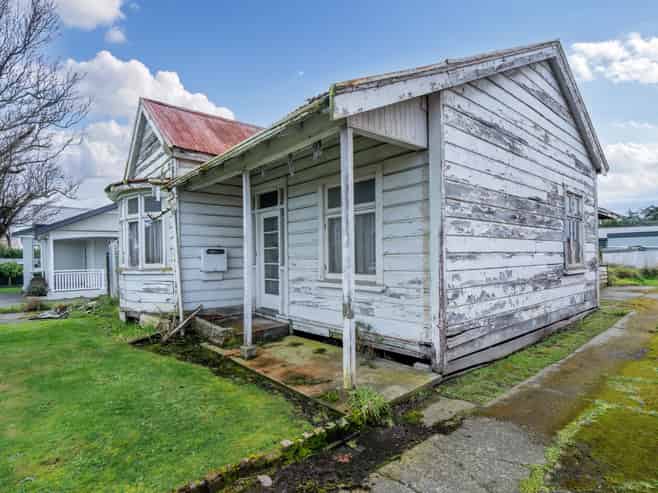 16 Lowe Street, Avenal
