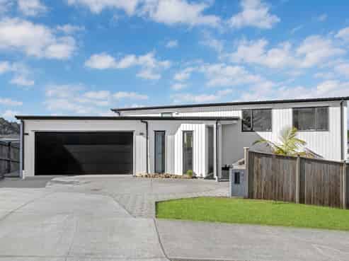 12 Golden Morning Drive, Albany
