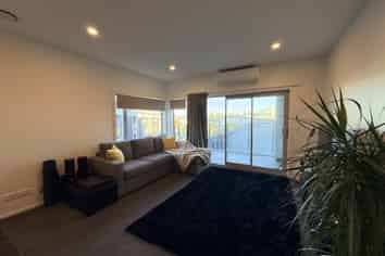 210/2 Reads Quay, Gisborne