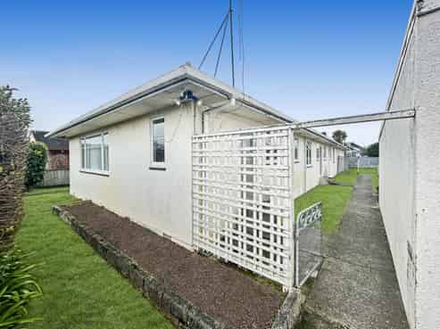 143 Heretaunga Street, Roslyn