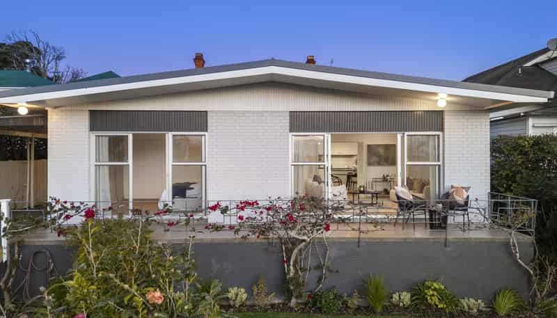 2/245 Jervois Road, Herne Bay