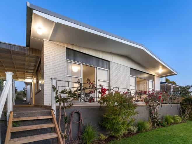 2/245 Jervois Road, Herne Bay