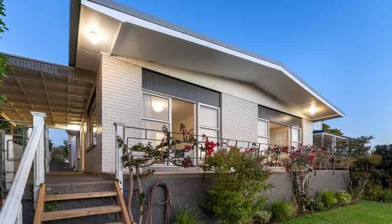 2/245 Jervois Road, Herne Bay