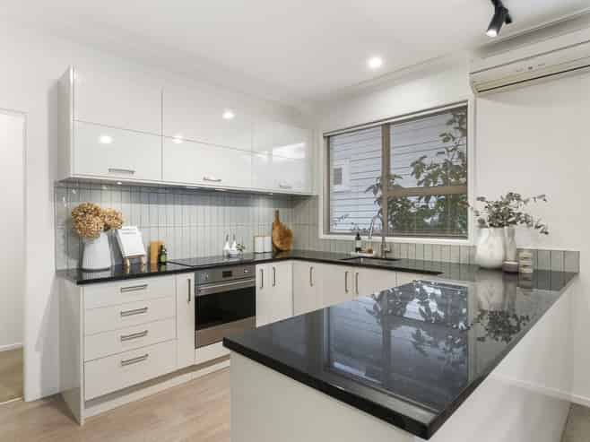 2/245 Jervois Road, Herne Bay
