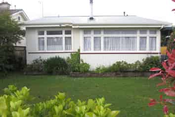 43 Shamrock Street, Takaro