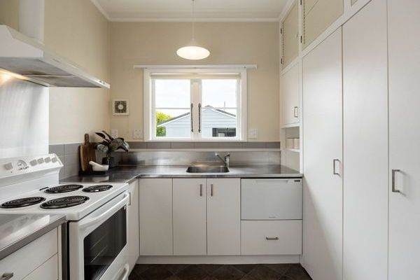 Hamilton East Stunner- Hamilton Boys School Zoned! - Vista 2