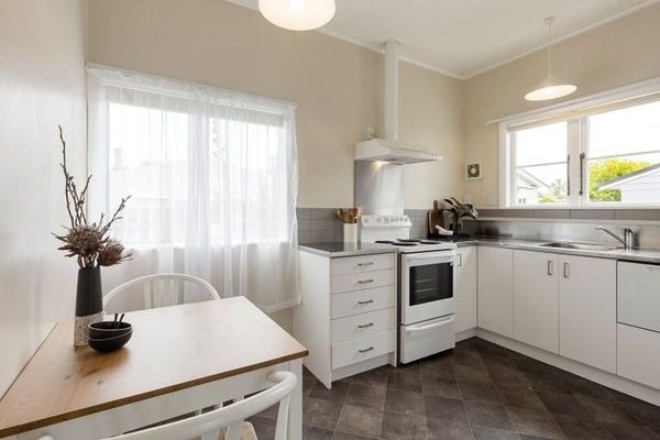 Hamilton East Stunner- Hamilton Boys School Zoned! - Vista 3