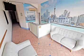 150M² DENTAL FITOUT ON GREAT SOUTH ROAD
