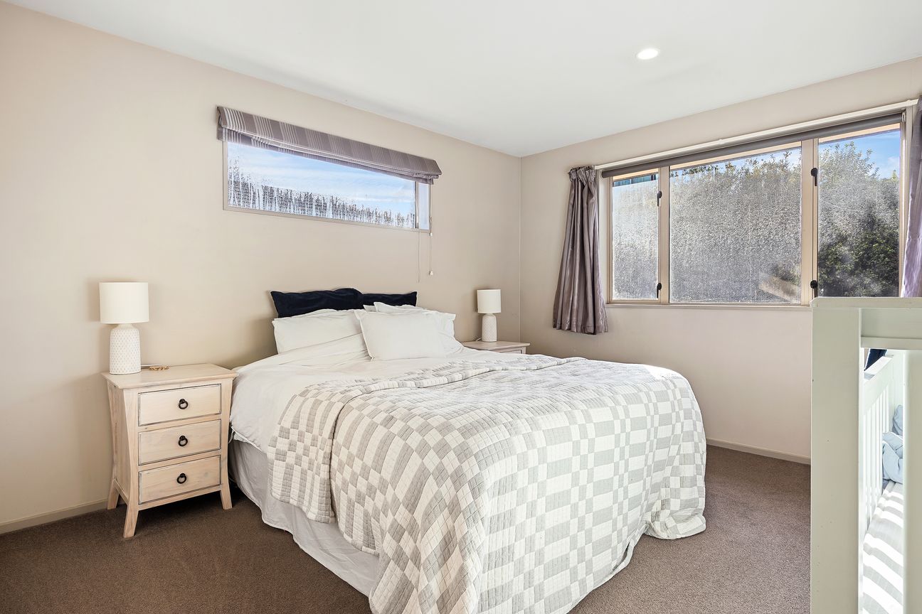 Spacious 3-Bedroom Family Home - Private Rear Section - Meer