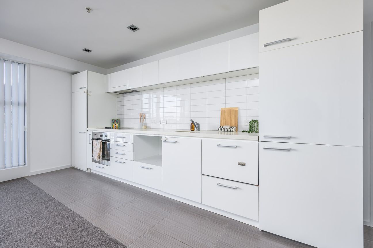 Bright Corner Apartment in Uptown - Furnished City Living with Outlook - Ansicht 4