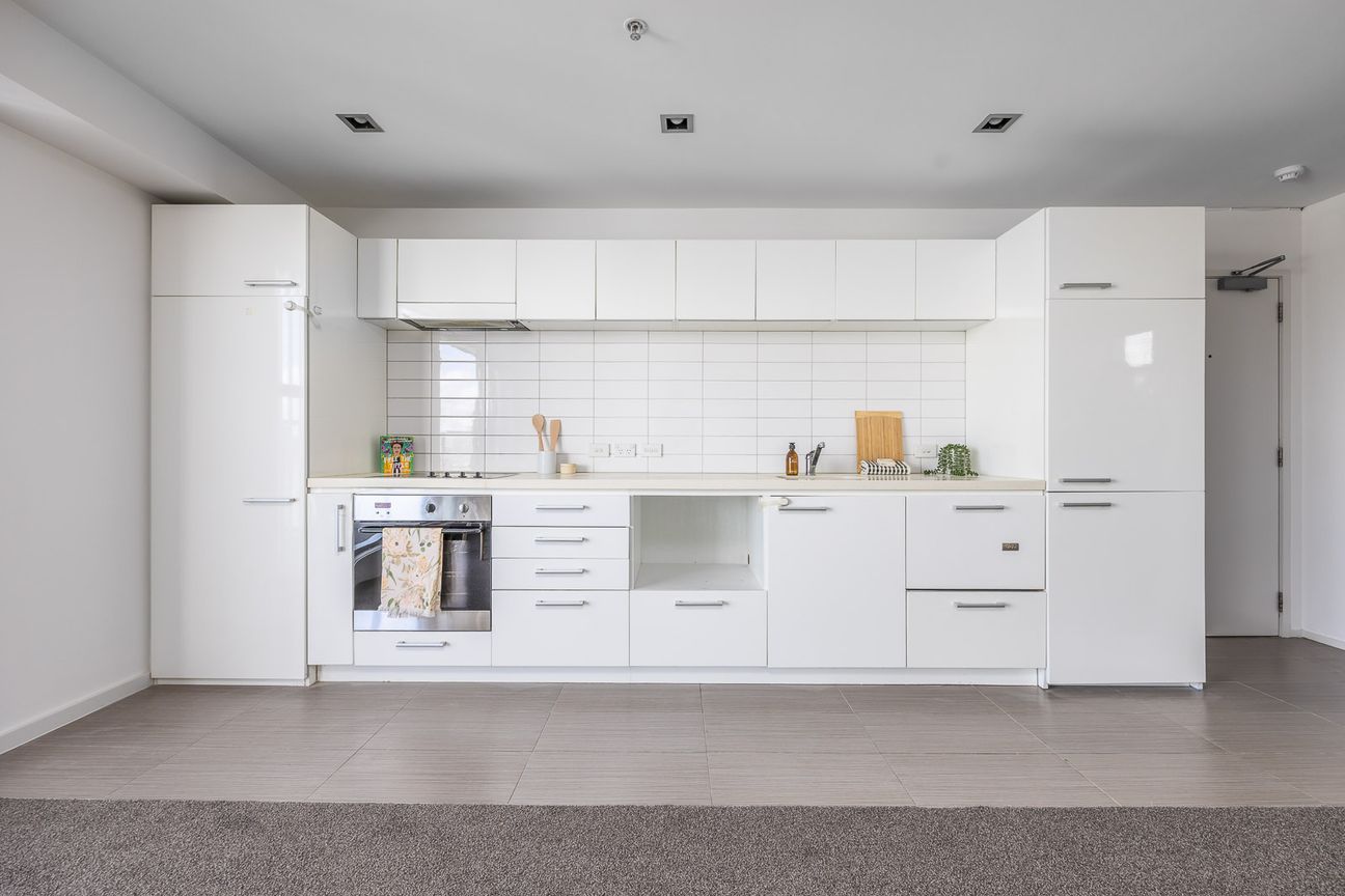 Bright Corner Apartment in Uptown - Furnished City Living with Outlook - Ansicht 3