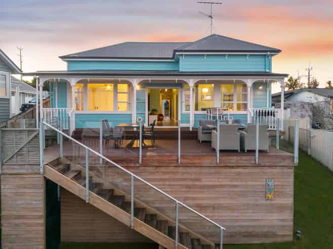 1047 Whangaparaoa  Road, Matakatia