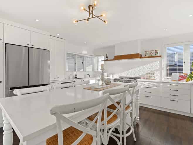 1047 Whangaparaoa  Road, Matakatia