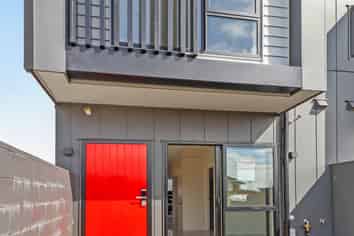 8/3 Capstick Road, Otara