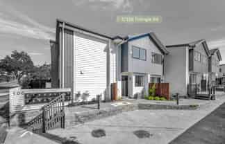 2/106 Triangle Road, Massey