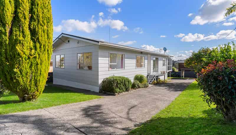 24 Sunnynook Road, Sunnynook