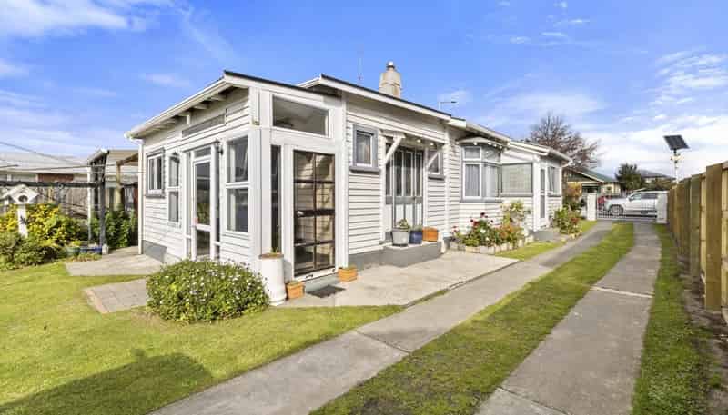 16 Whiteleigh Ave, Addington