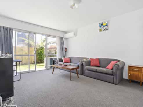 2/45 York Street, Hamilton East