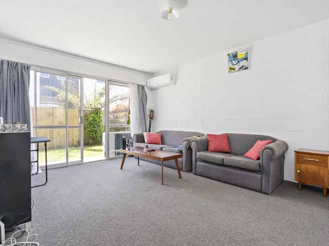 2/45 York Street, Hamilton East