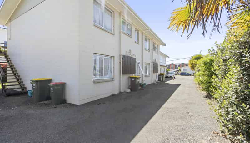 2/45 York Street, Hamilton East