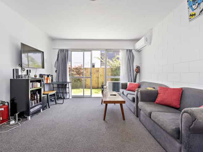 2/45 York Street, Hamilton East