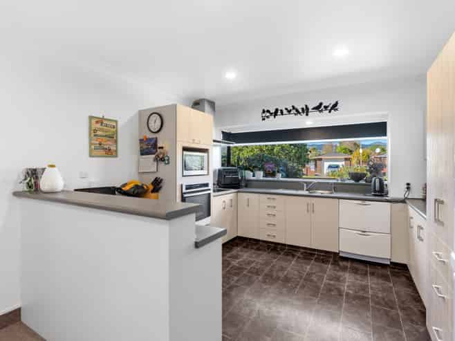 8 Easton Way, Levin