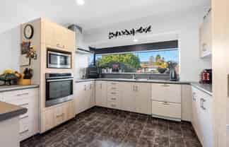 8 Easton Way, Levin