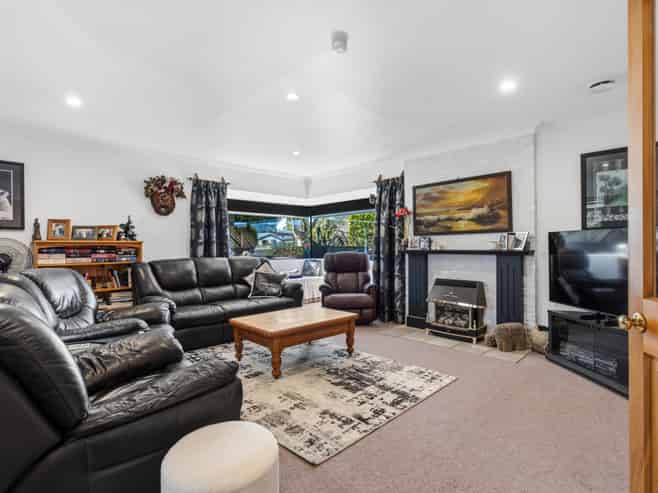 8 Easton Way, Levin