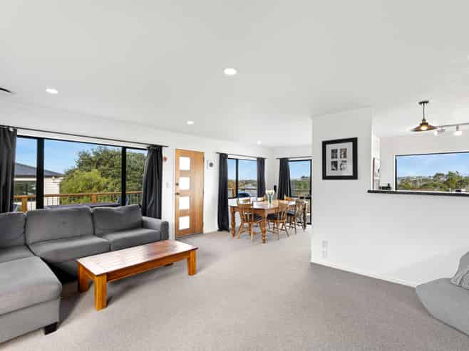 9 Van Dyke Place, West Harbour