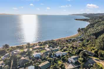 35 Adams Road, Thornton Bay