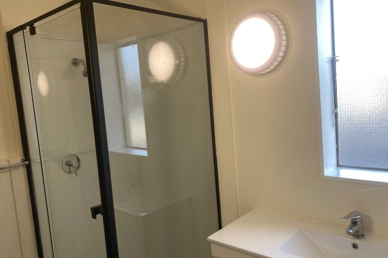 Renovated Sunny 2 Bedroom Townhouse - Meer