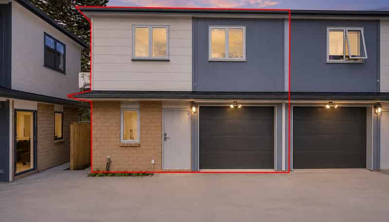 17D Martin Place, Kelston