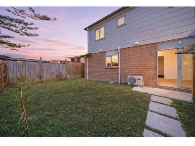 17D Martin Place, Kelston