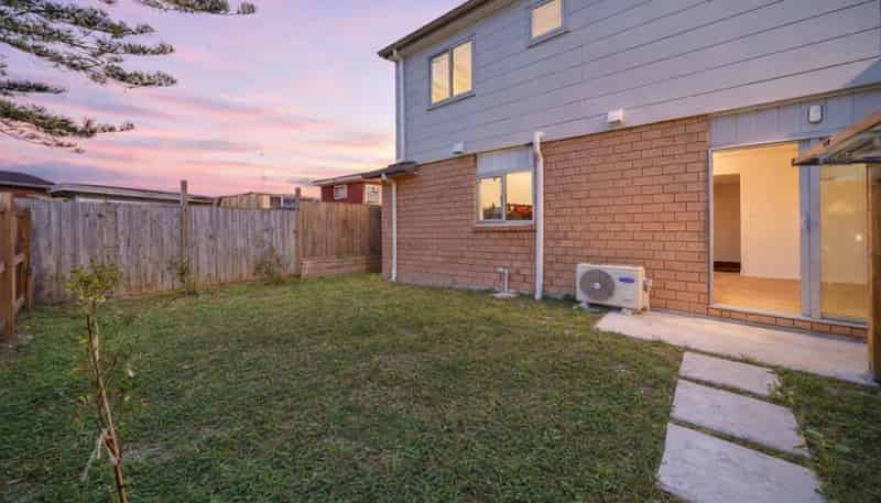 17D Martin Place, Kelston
