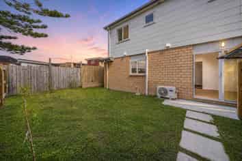 17D Martin Place, Kelston