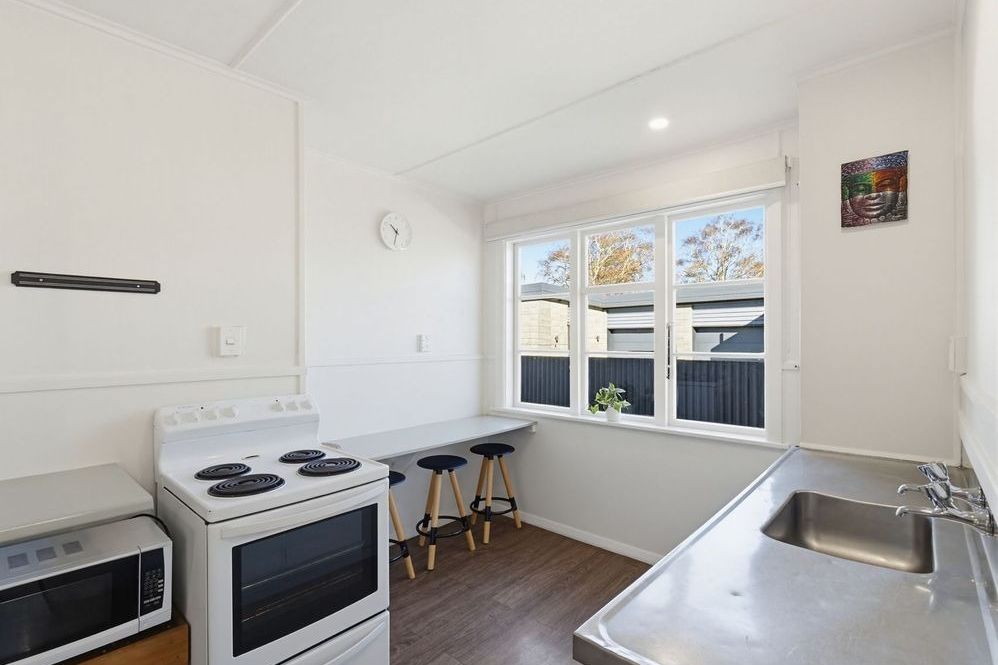 Charming Character Home in a Sought-After Burnside Location - Bild 4