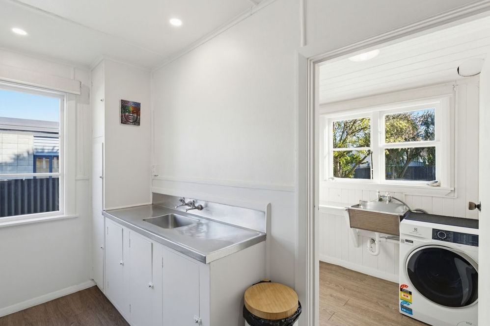 Charming Character Home in a Sought-After Burnside Location - Fler