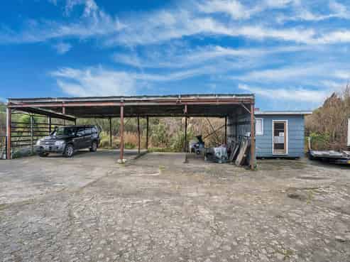 Rare Find! Workshop/Yard and Home 2,284m2