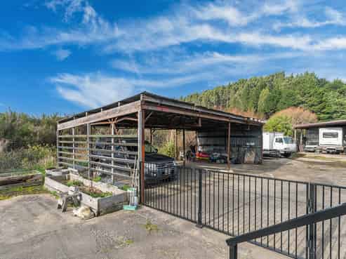 Rare Find! Workshop/Yard and Home 2,284m2