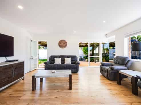 5 Shadon Place, Stanmore Bay