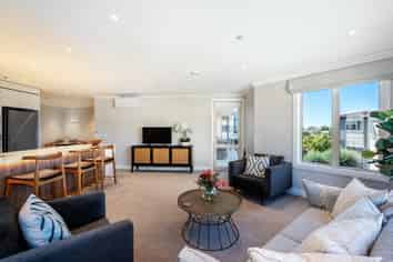 30 Ambassador Glade, Orewa