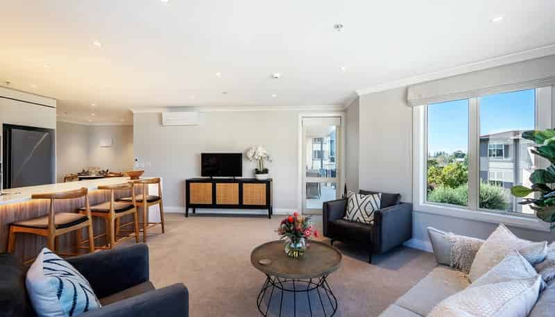 30 Ambassador Glade, Orewa