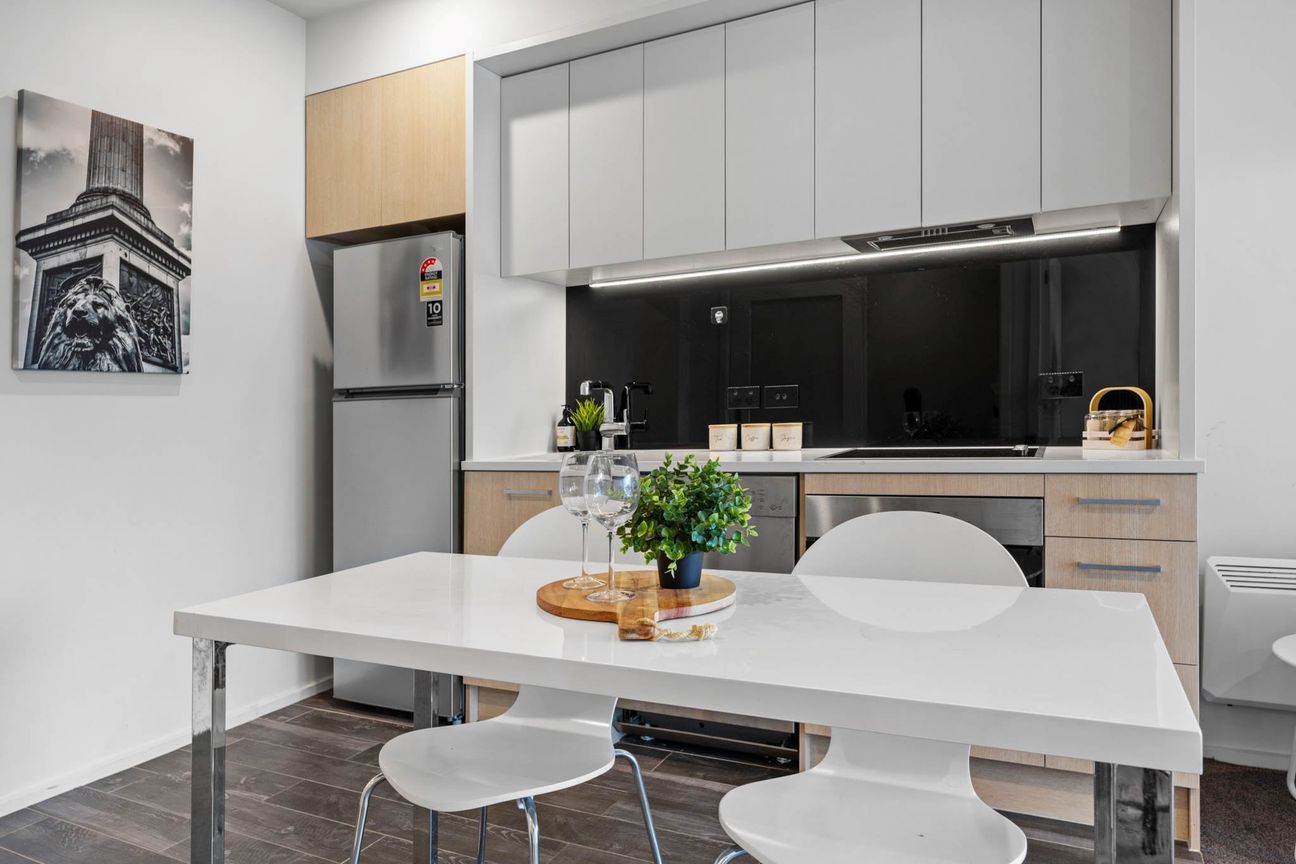 Modern One Bedroom with Study - Bild 6