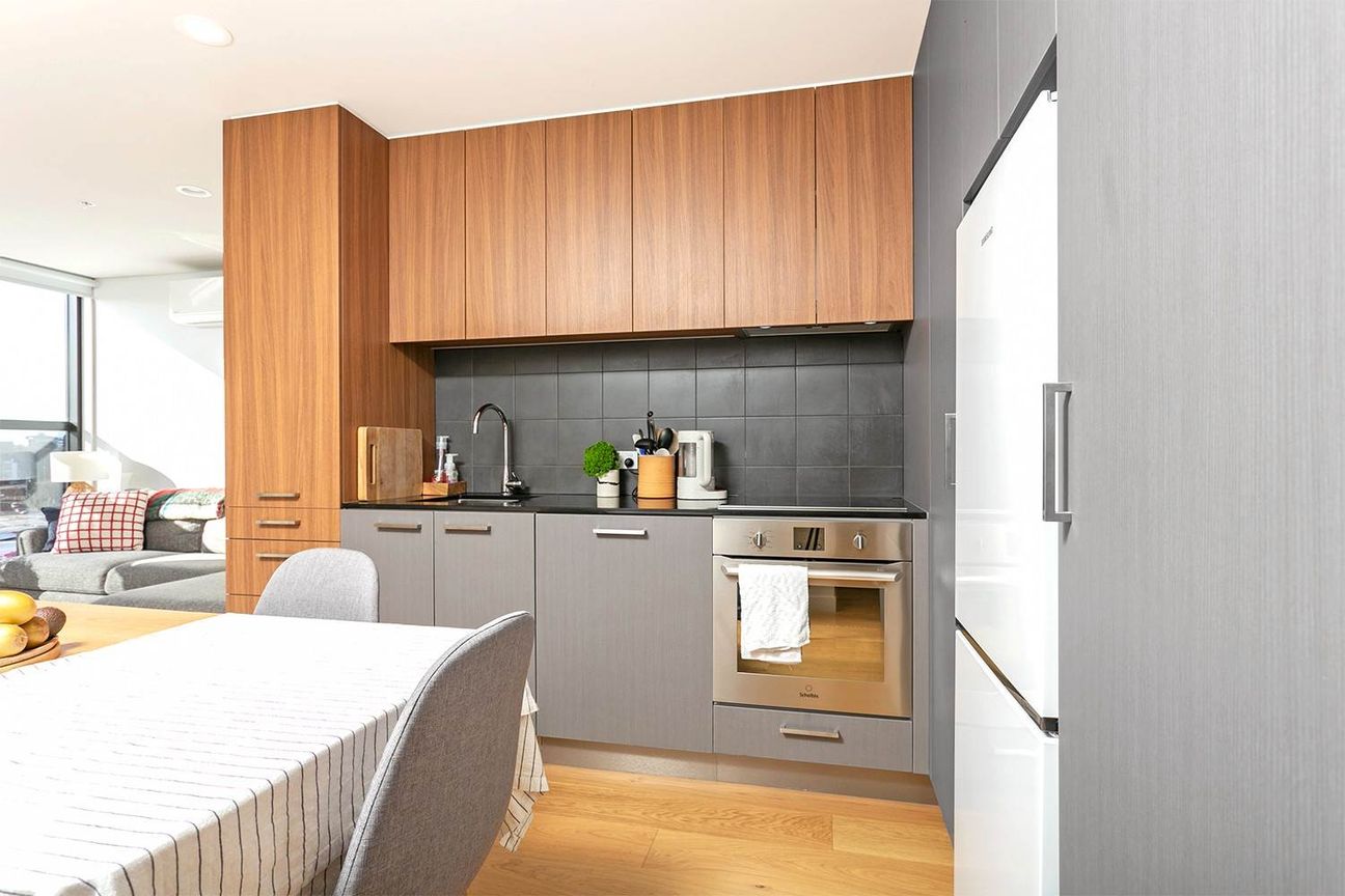 Modern One Bedroom Apartment with City Views - Widok 6