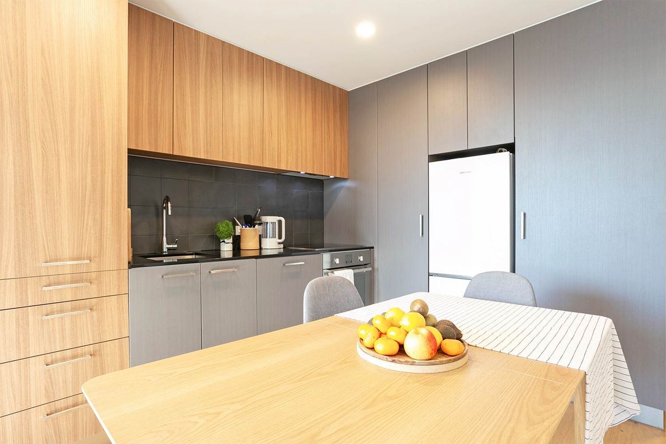 Modern One Bedroom Apartment with City Views - Widok 5